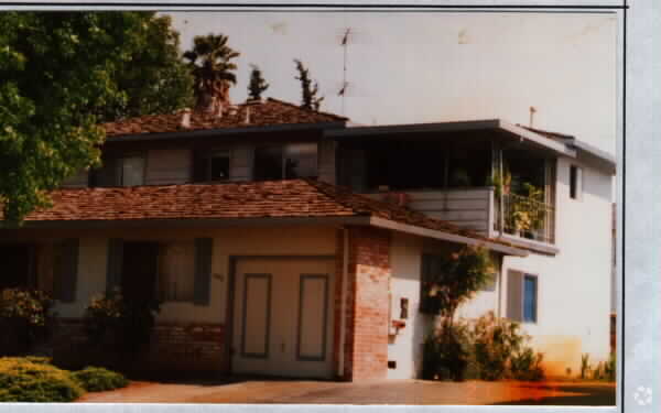 Building Photo - 646 Arbutus Ave