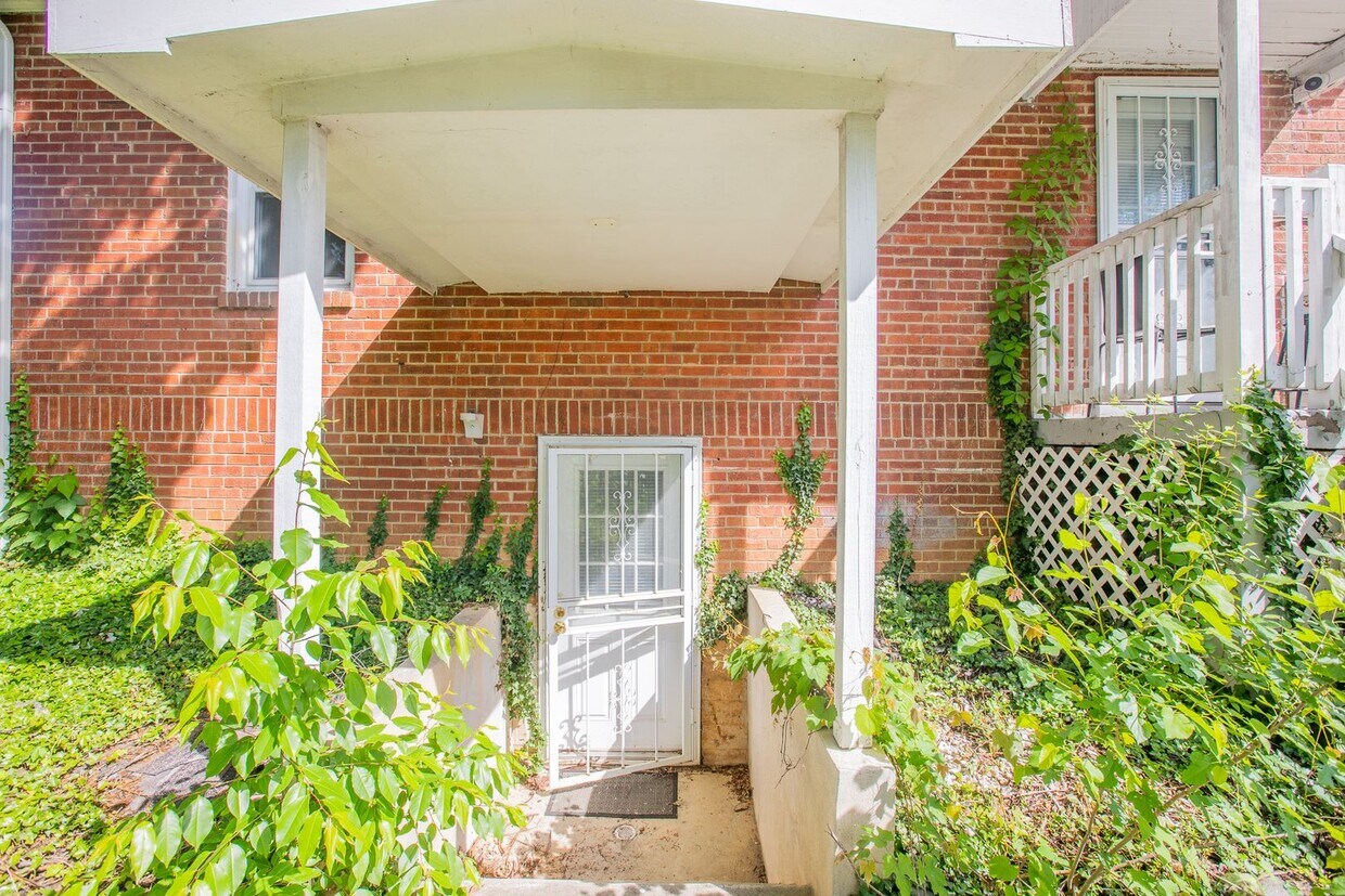 6305 Foster St, District Heights, MD 20747 Condo for Rent in District