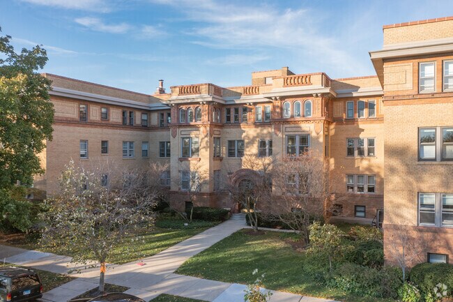 Foto del edificio - 2256-64 N. Lincoln Ave.