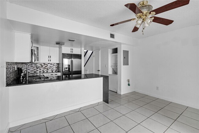 Foto del edificio - 5375 W 23rd Ct