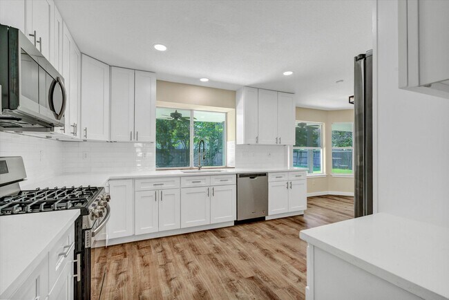 Foto del edificio - 412 Steeplechase Dr