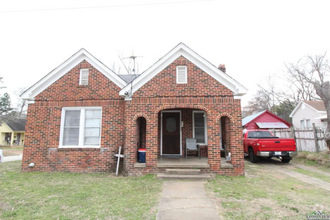 Building Photo - 112 S Standish St