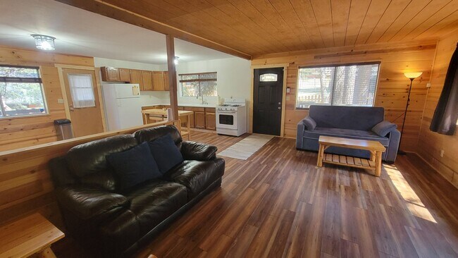 Building Photo - 2-Bedroom, 1.5-Bath Mountain Hideaway