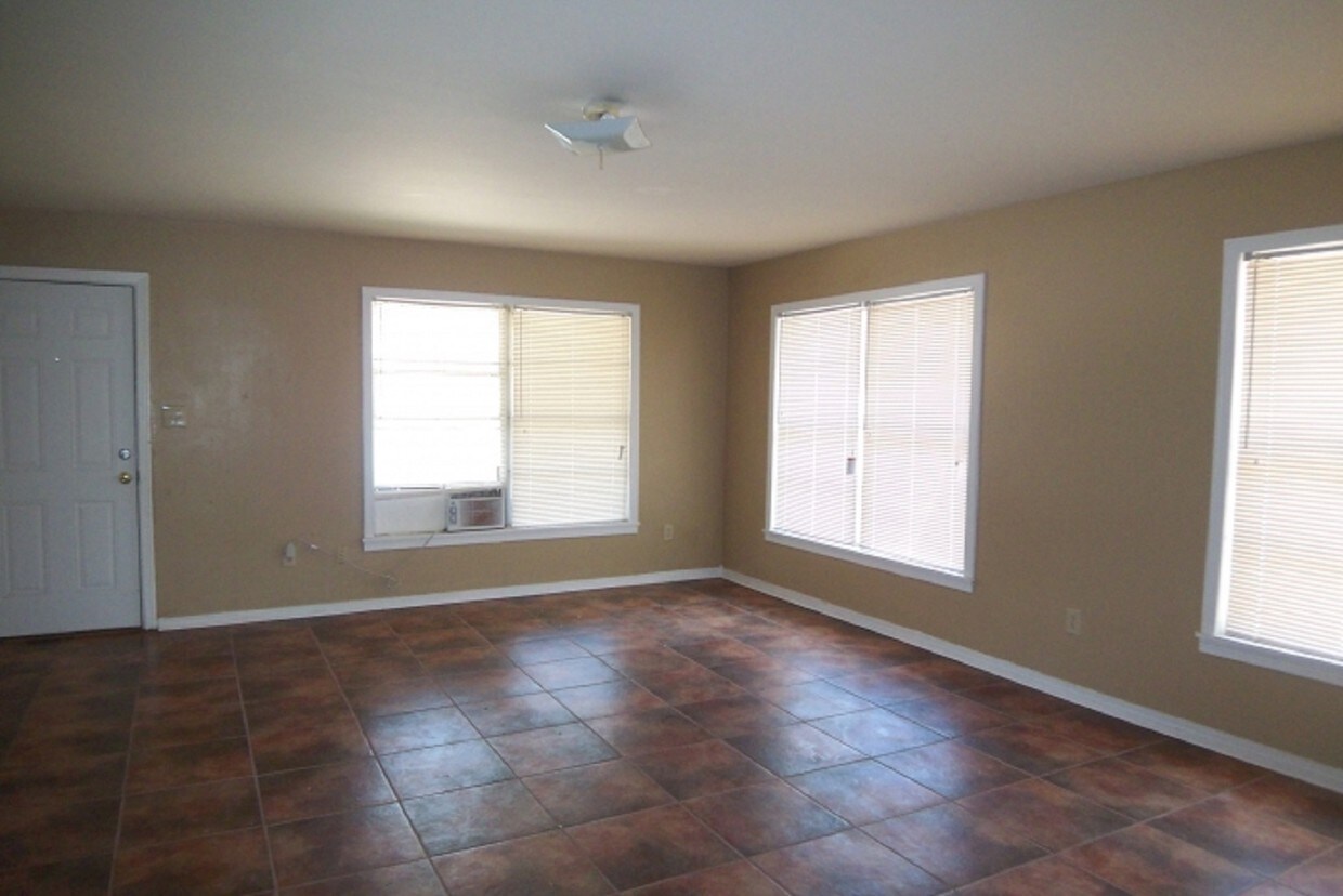 Foto del edificio - 217 S Church St