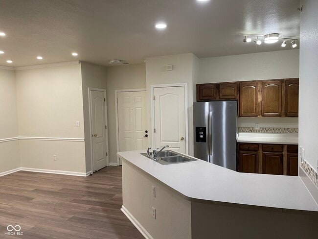 Building Photo - 12820 University Crescent