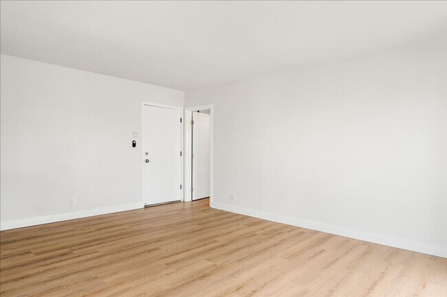 Foto del edificio - 110 N Cedar Ave