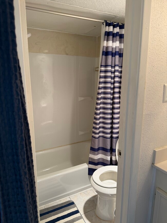 Building Photo - 104 Yacht Club Ln