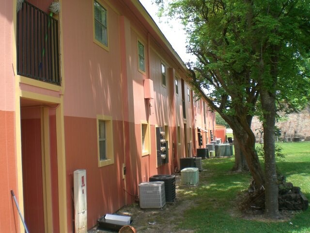 Building Photo - Farrah Village