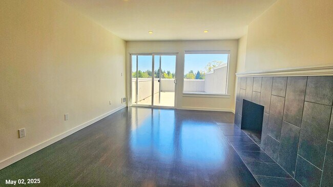 Foto del edificio - 3 Bed, 2 Bath Apartment Newly Remodel in P...