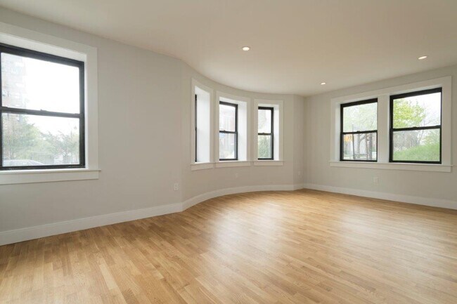 Building Photo - 129 Highland Ave