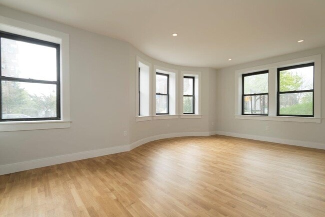Building Photo - 129 Highland Ave