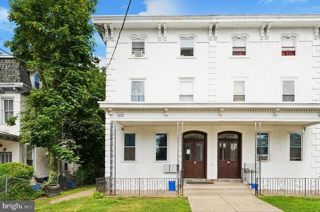 Foto del edificio - 111 W Queen Ln