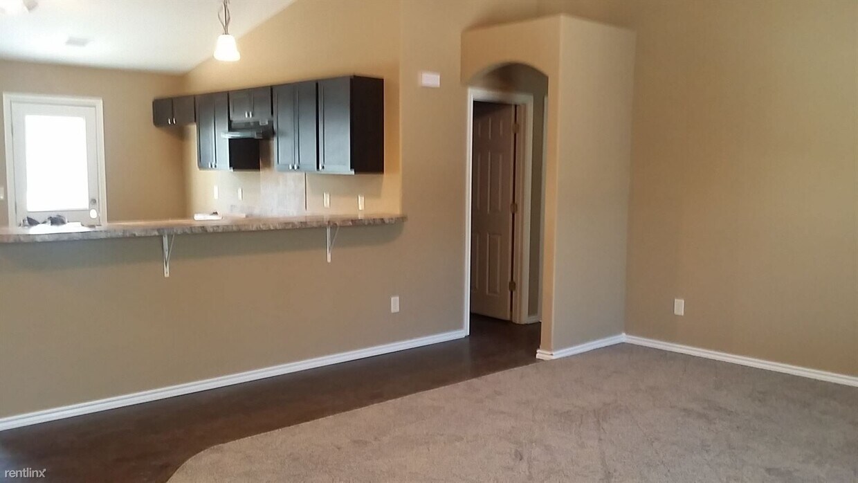 Primary Photo - 3 br, 2 bath Duplex - 5583 W Newell St