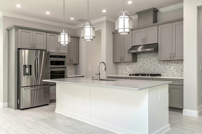 Cocina con electrodomésticos renovados - 10146 Royal Island Ct