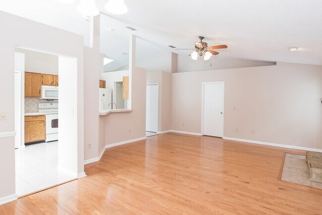 Building Photo - 471 Moby Dick Dr N