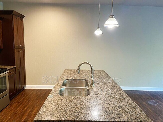 Foto del edificio - 703 N 74th St