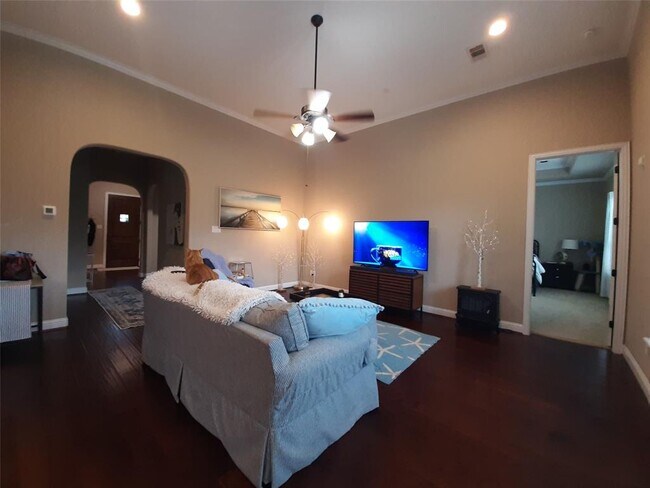 Building Photo - 102 Bella Luna