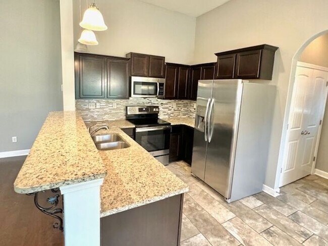 Building Photo - Now Leasing a 4 bedroom 3 bath home in Oli...