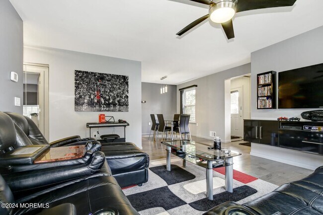 Foto del edificio - 1202 Bluebell Dr