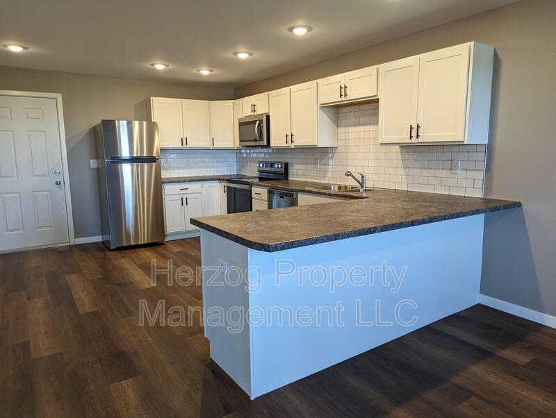Primary Photo - 1873 10th Ave E