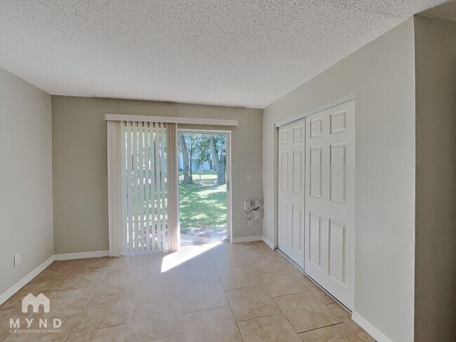 Building Photo - 7161 E Bank Dr