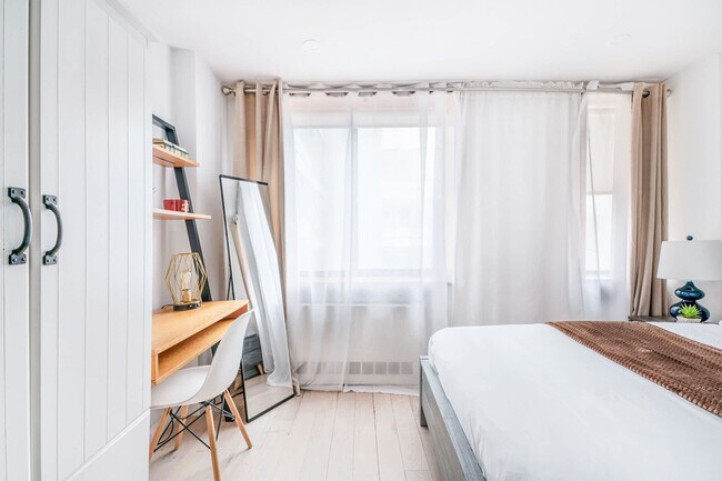 Building Photo - 244 E 75th St