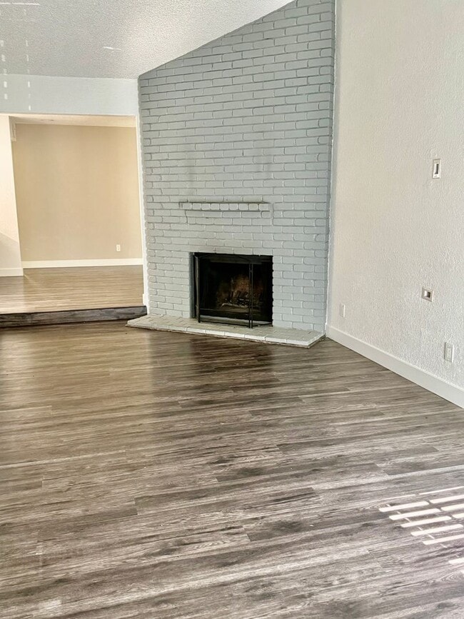 Photo - LARKSPUR 2431-2433 Apartment