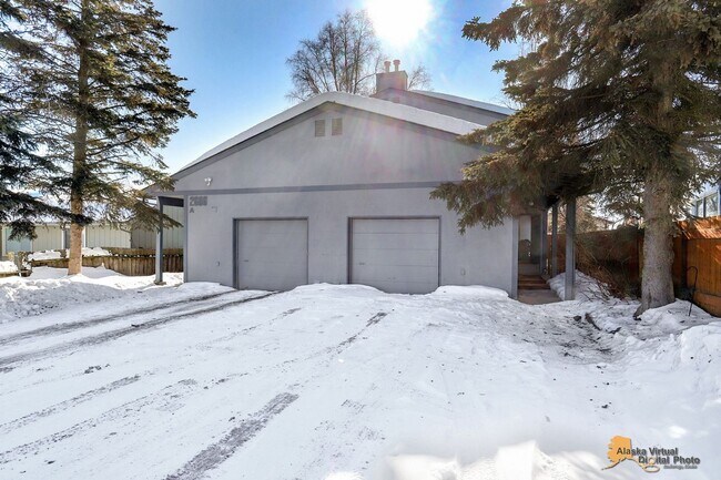 Building Photo - 2606 W 30th Ave