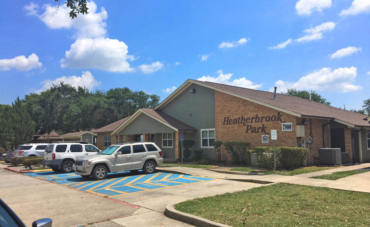 Primary Photo - Heatherbrook Apartments - Senior Living