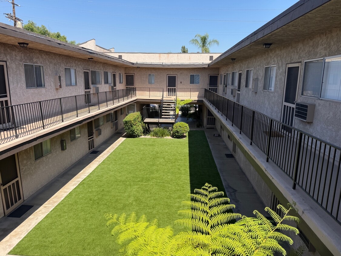 Building Photo - 6129 Cahuenga
