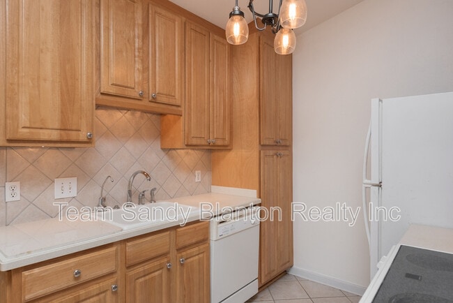 Foto del edificio - 2300 W Michigan Ave