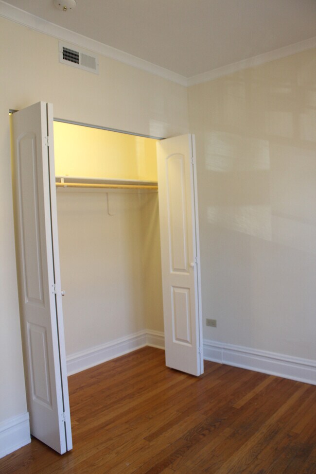 Foto del edificio - 2301 W Addison St