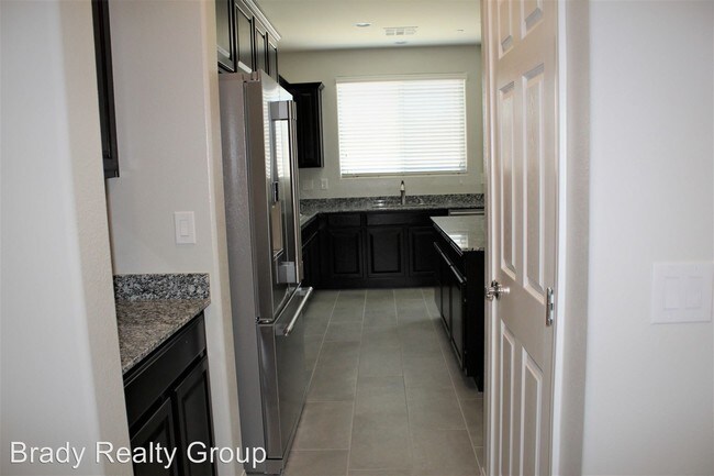 Building Photo - 5 br, 3 bath House - 2922 Tremont Ave