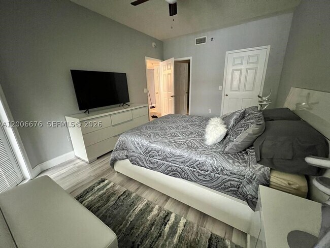 Foto del edificio - 3145 NE 184th St
