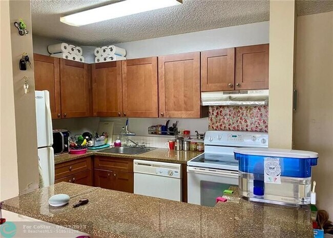 Foto del edificio - 10733 Cleary Blvd