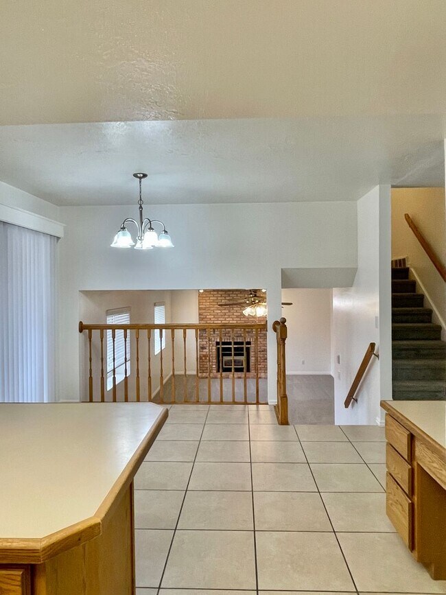 Foto del edificio - Spacious 4 Bedroom Home in Quiet Neighborhood – Great Location