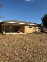 Building Photo - 564 W 7th St