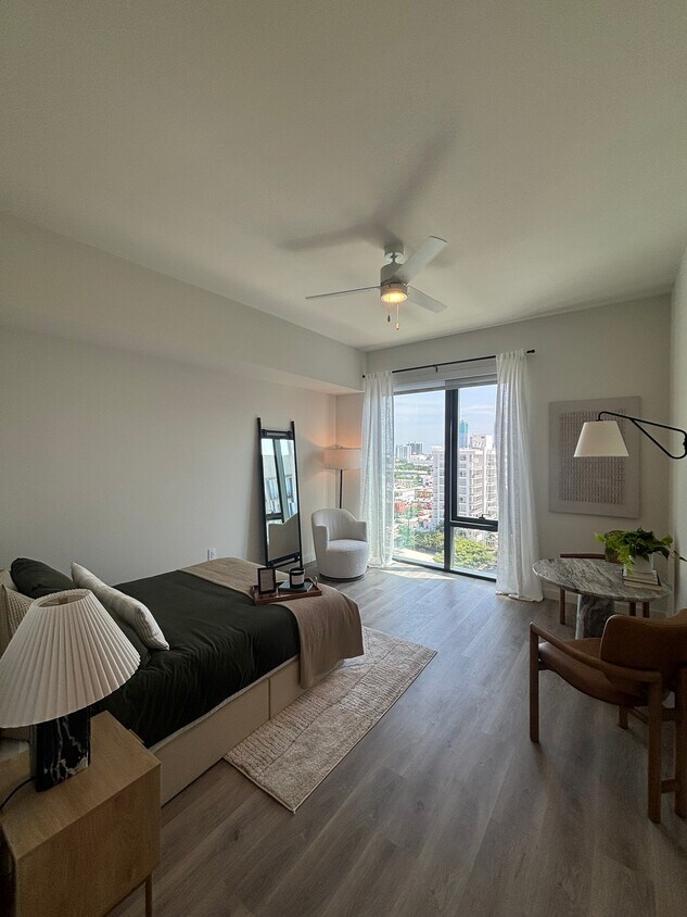 Photo - 102 NW 30th St (Miami, FL)