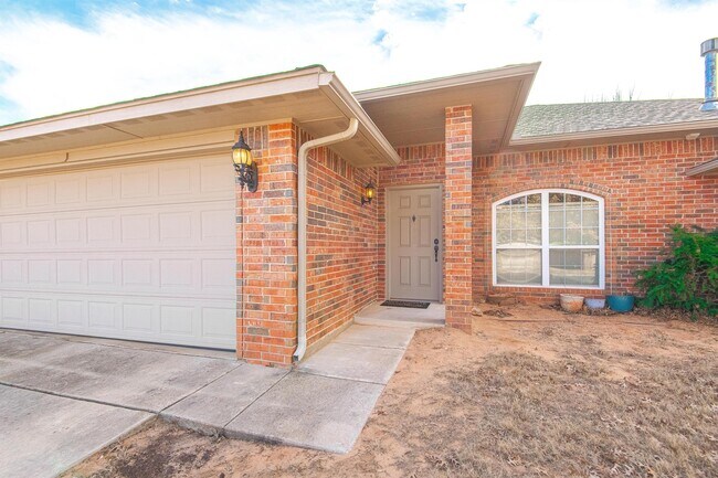 Building Photo - 916 Eagle Cliff Dr