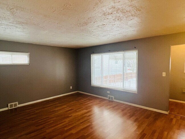 Building Photo - 11320 Linnet Ave