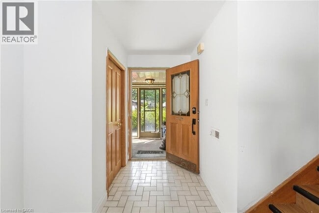 Building Photo - 58 Tupper Crescent