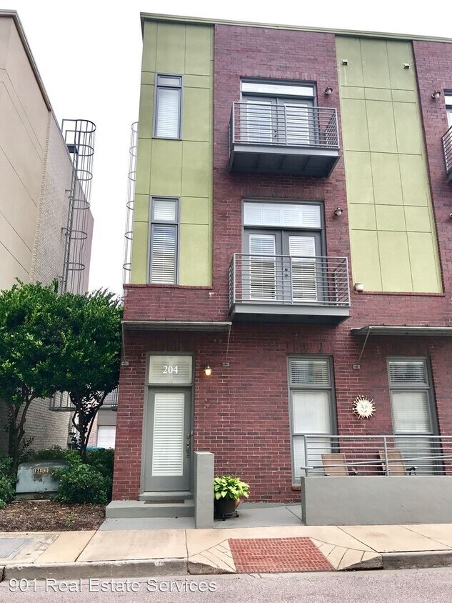 Primary Photo - 2 br, 2.5 bath House - 615 Denmark Drive #204