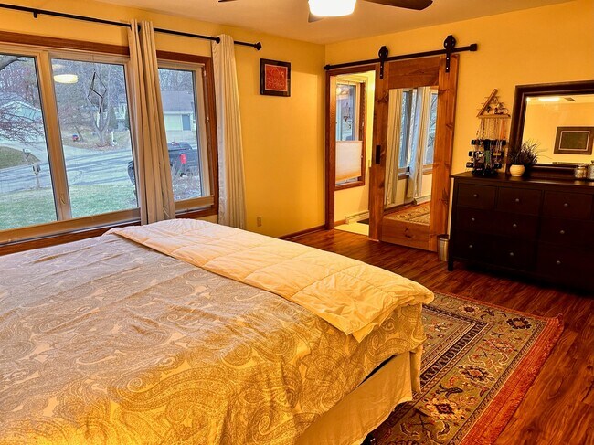 Foto del edificio - 7805 Meadow Ct