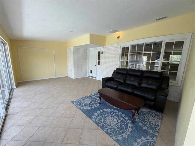 Foto del edificio - 7941 Sycamore Dr