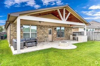 Building Photo - 24622 Royal Pike Dr