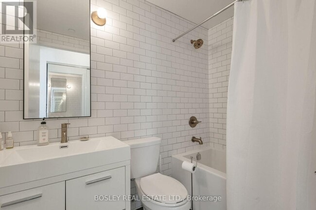 Building Photo - 106-106 Dovercourt Rd