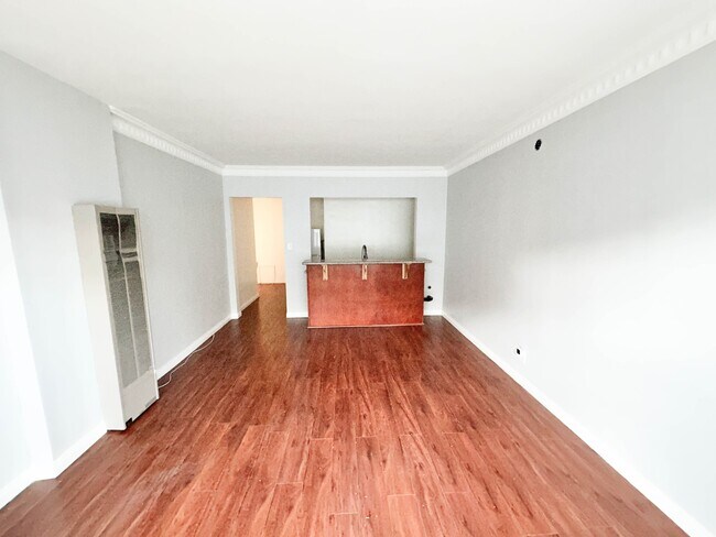 Building Photo - 1041 S Norton Ave
