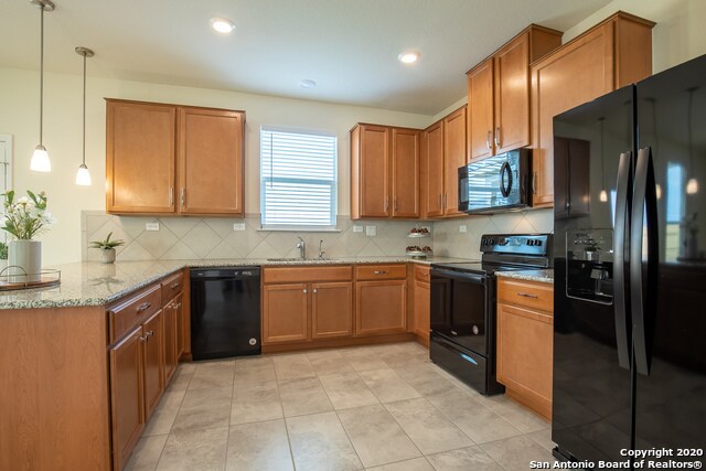 Building Photo - 575 Pebble Bend