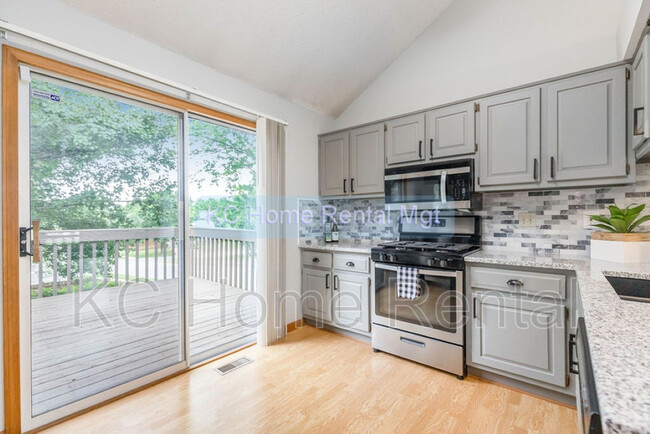 Building Photo - 6367 Hilltop St