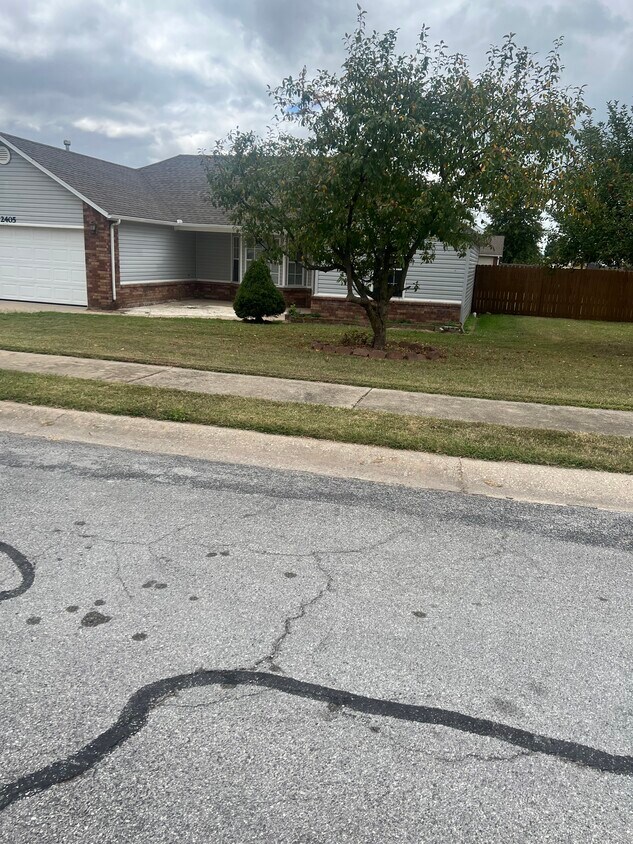Primary Photo - 2405 George Miller Dr